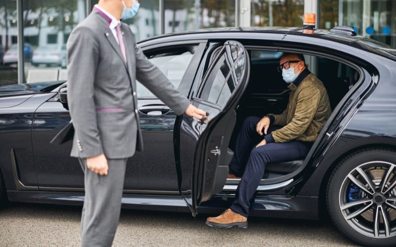 Executive Chauffeur vs Taxi in London